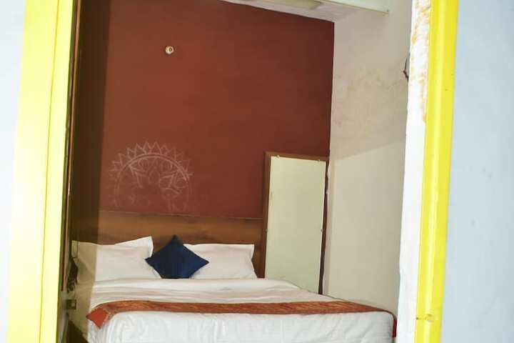 Room 4 of 11