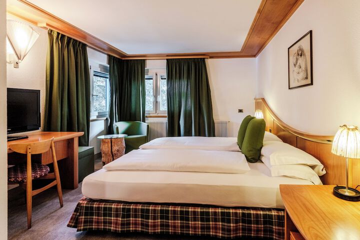 Room 32 of 145
