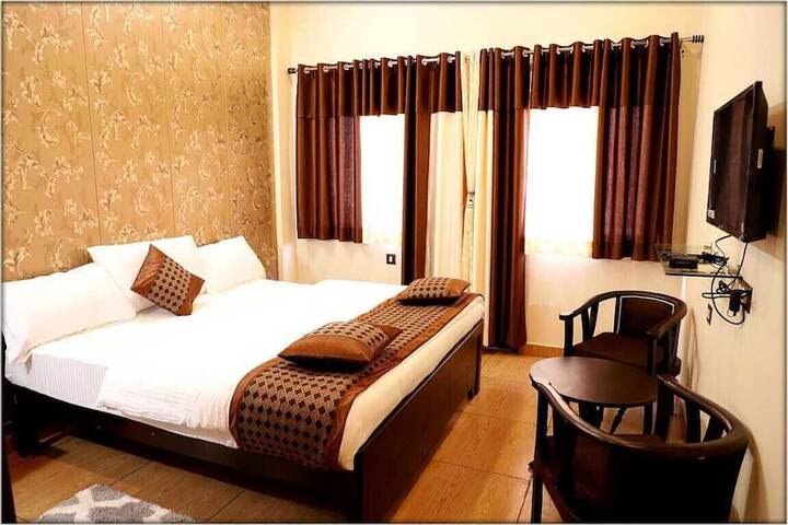 Room 4 of 12