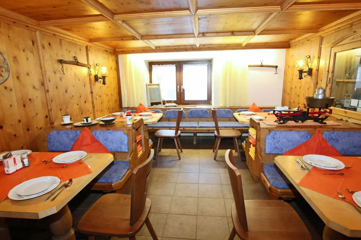 Dining 14 of 21