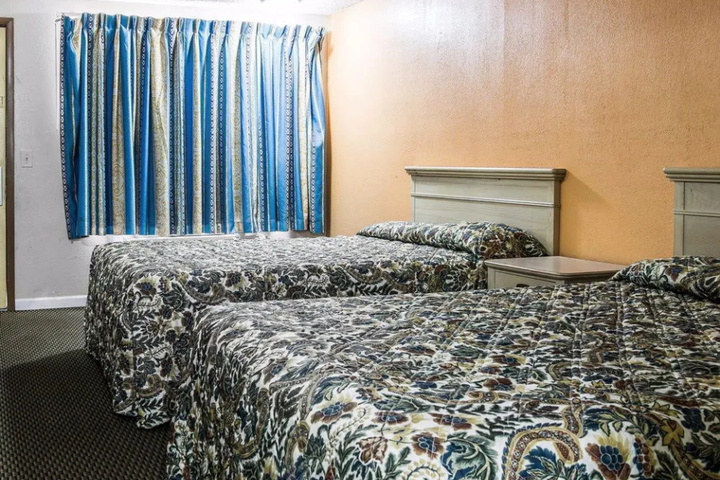 Room 6 of 15