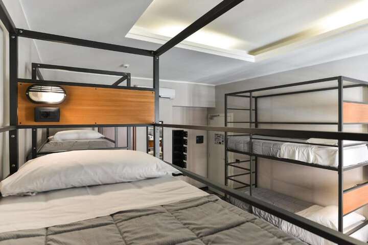 Room 16 of 82
