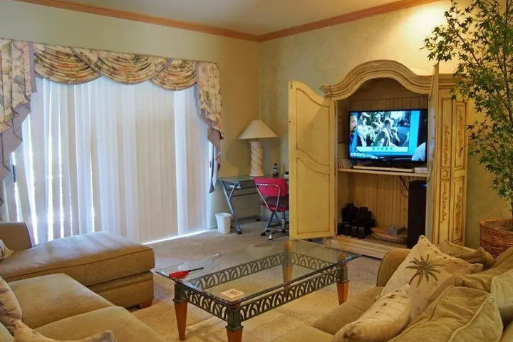 Room 2 of 12