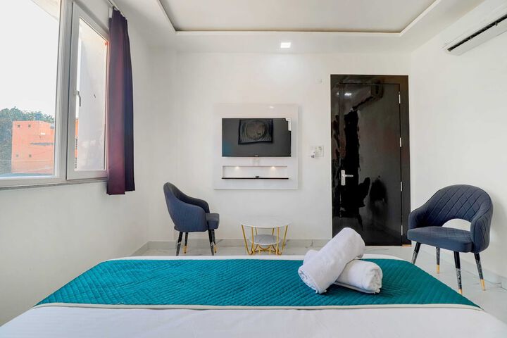 Room 10 of 34