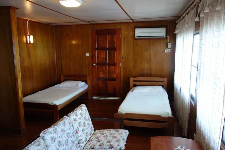 Room 9 of 47