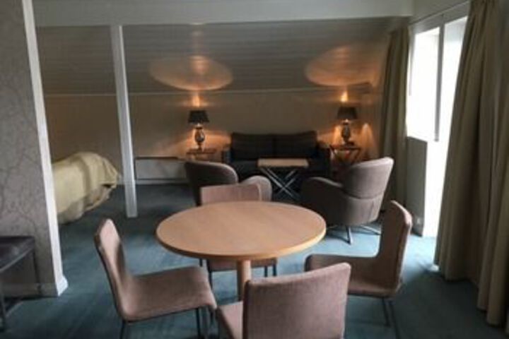 Room 47 of 106