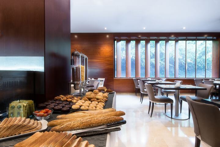 Breakfast area