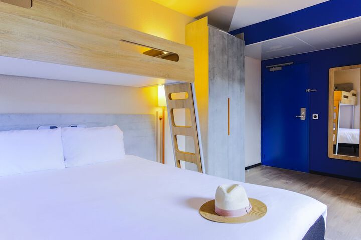 Room 3 of 47