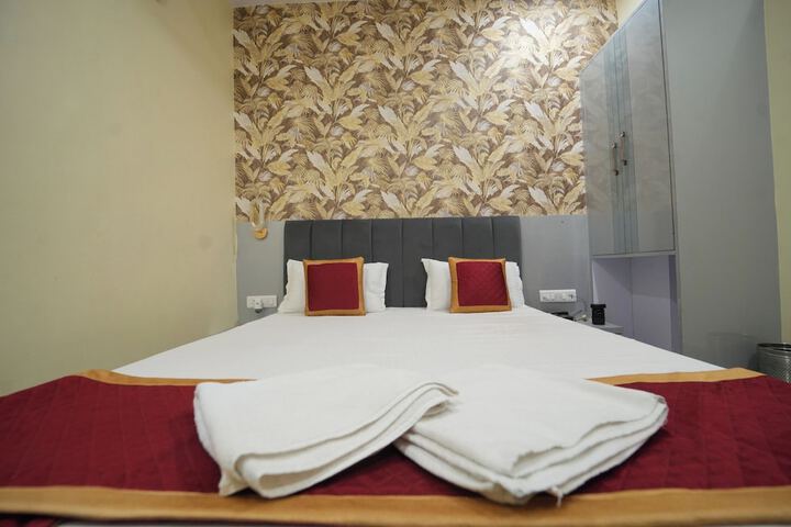 Room 11 of 24