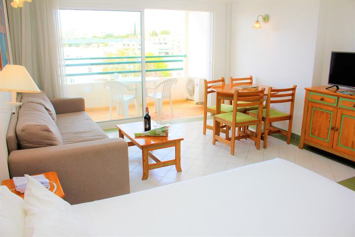 Room 6 of 40
