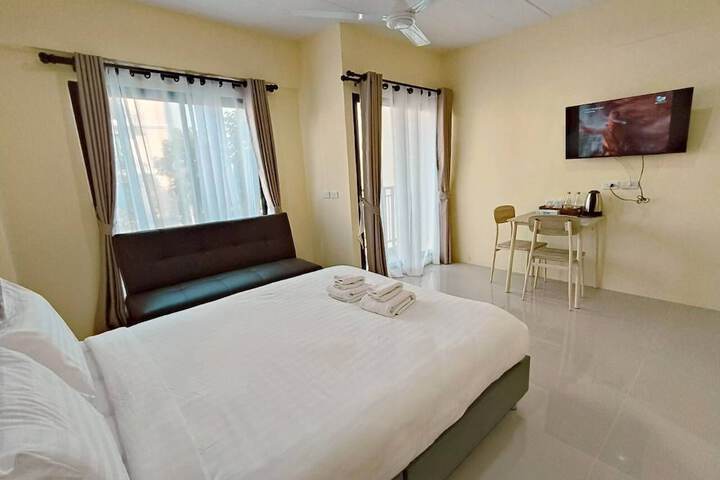 Room 4 of 15