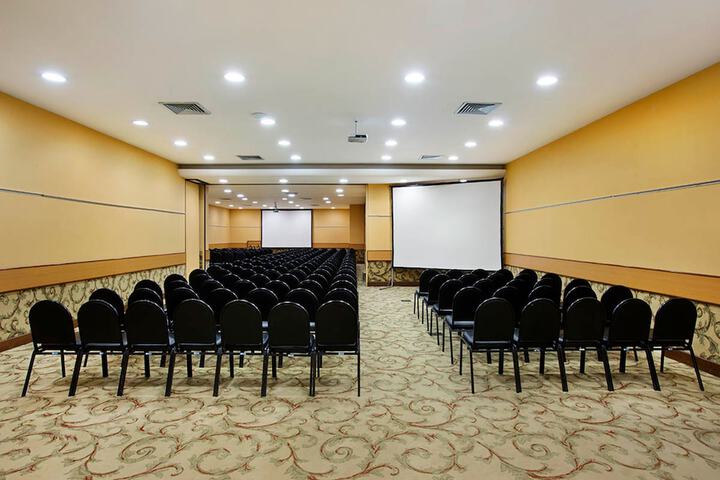 Business Center 53 of 57