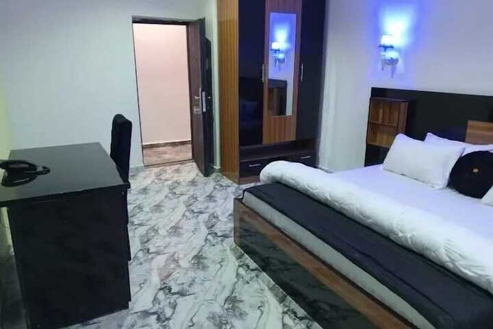Room 2 of 43