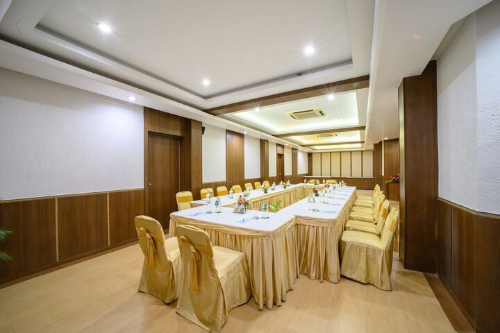 Ballroom/Hall 73 of 86