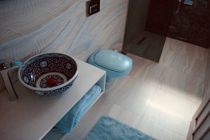 Room 76 of 97