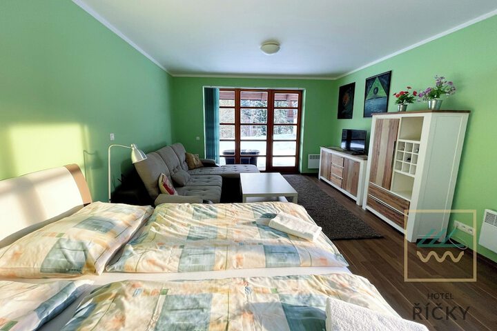 Room 44 of 194