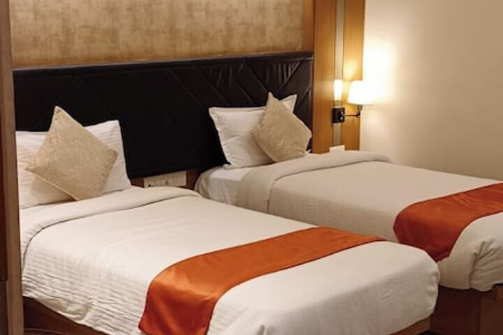 Room 4 of 17