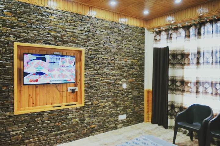 Room 10 of 33