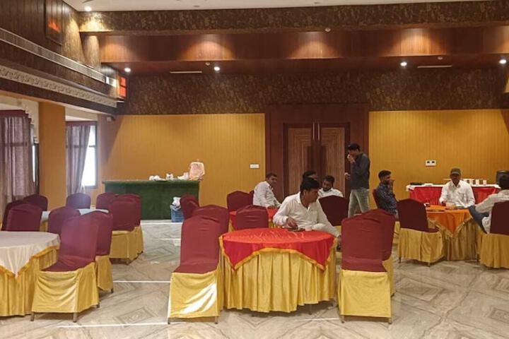 Ballroom/Hall 71 of 95