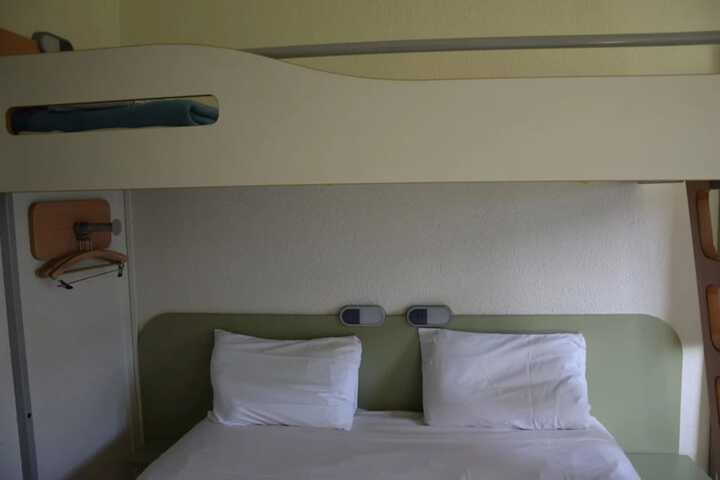 Room 9 of 14
