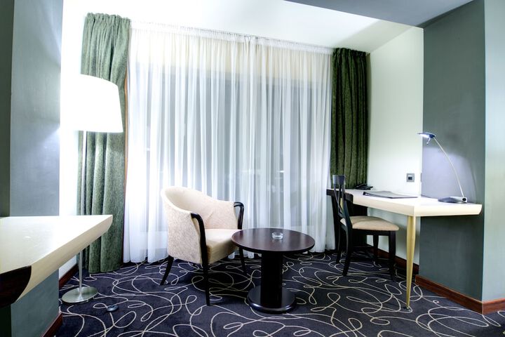 Room 34 of 144