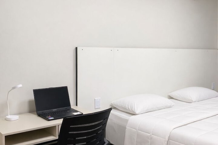 Room 3 of 7