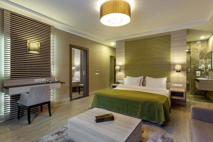 Room 51 of 273