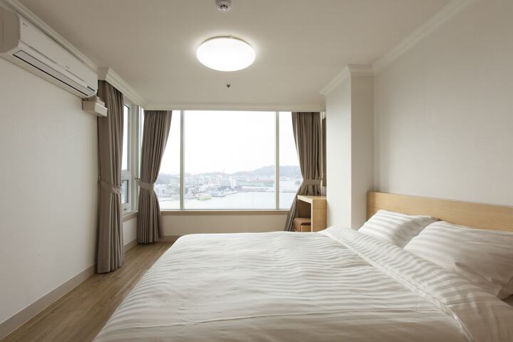 Room 3 of 45