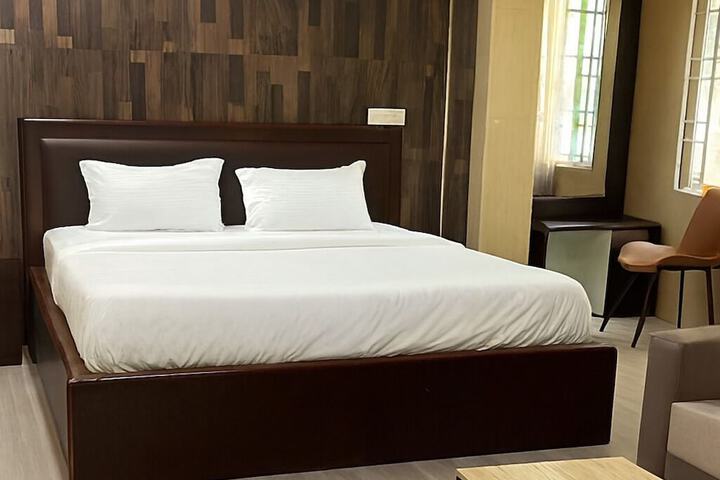 Room 4 of 10