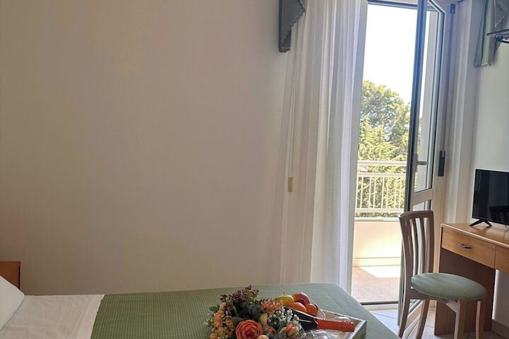 Room 15 of 51