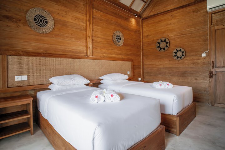 Room 4 of 32