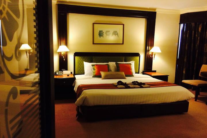 Room 3 of 42