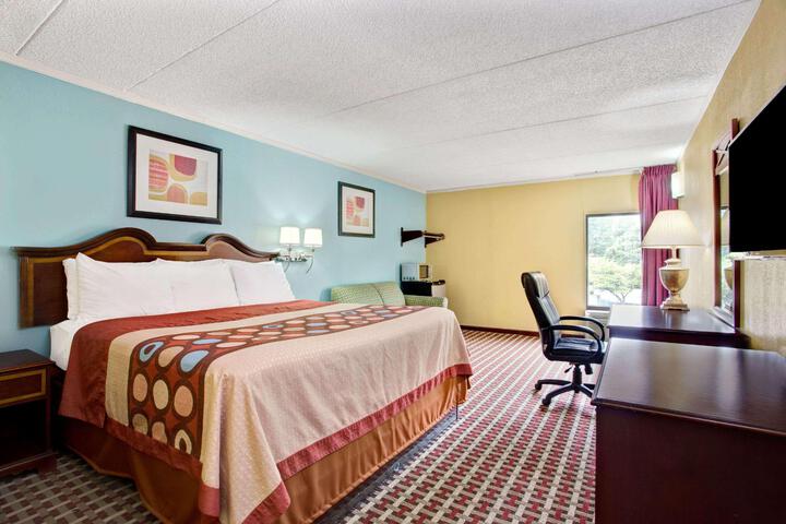 1 King Bed (2 of 9)