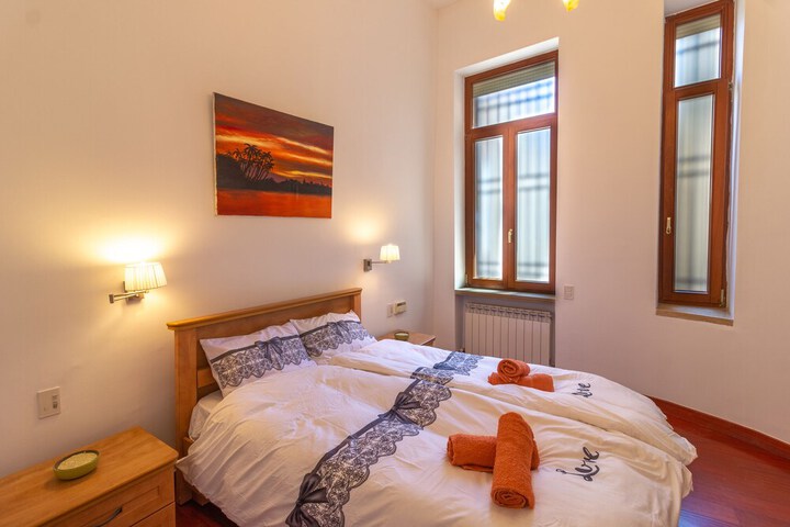 Room 8 of 33