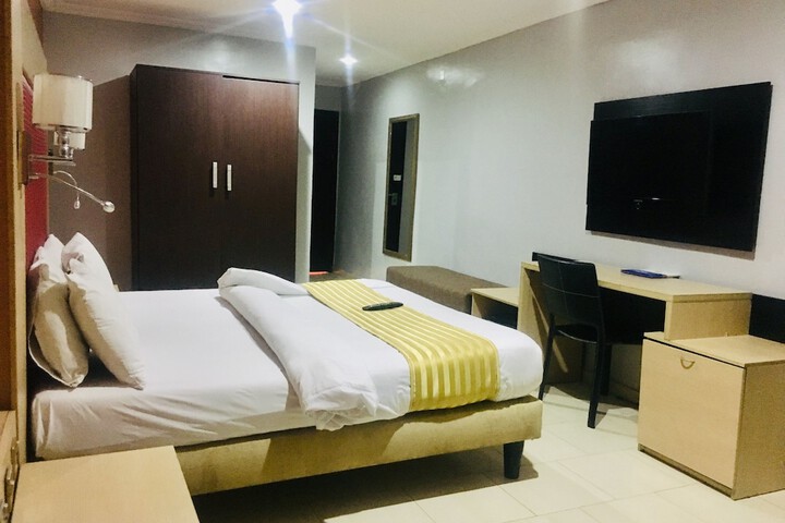 Room 5 of 37