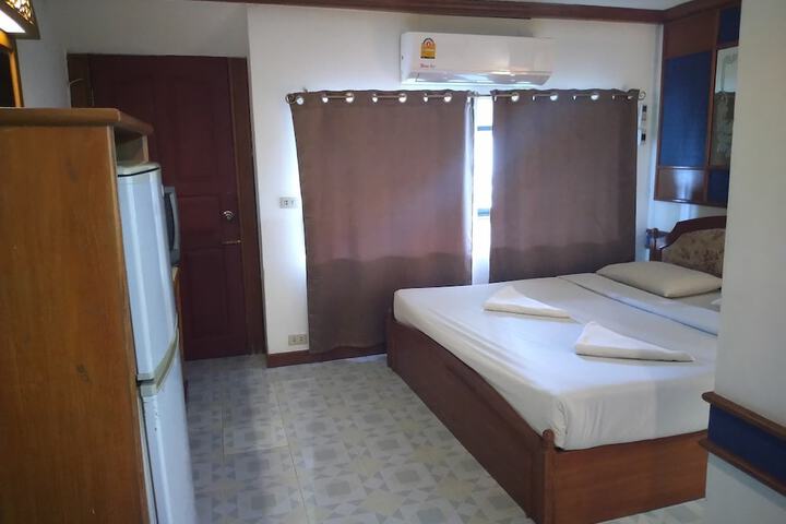Room 35 of 147