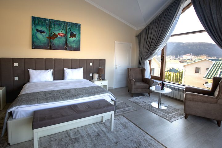 Room 10 of 63
