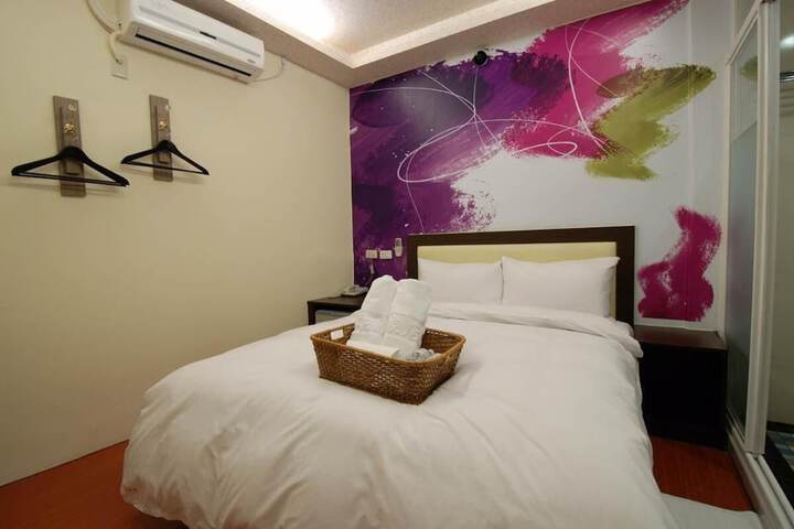 Room 13 of 16