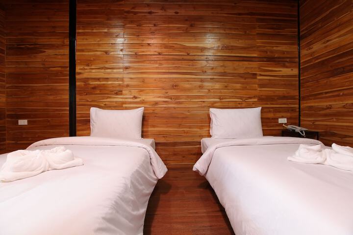Room 4 of 119