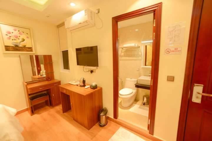 Room 18 of 38
