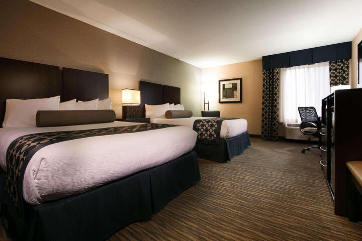 2 Queen Beds (6 of 9)