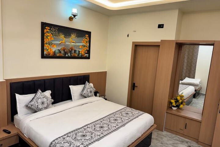 Room 7 of 31