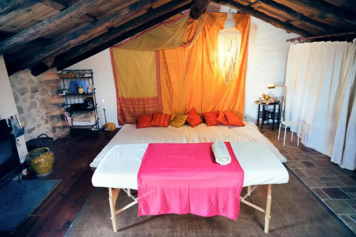Room 5 of 18