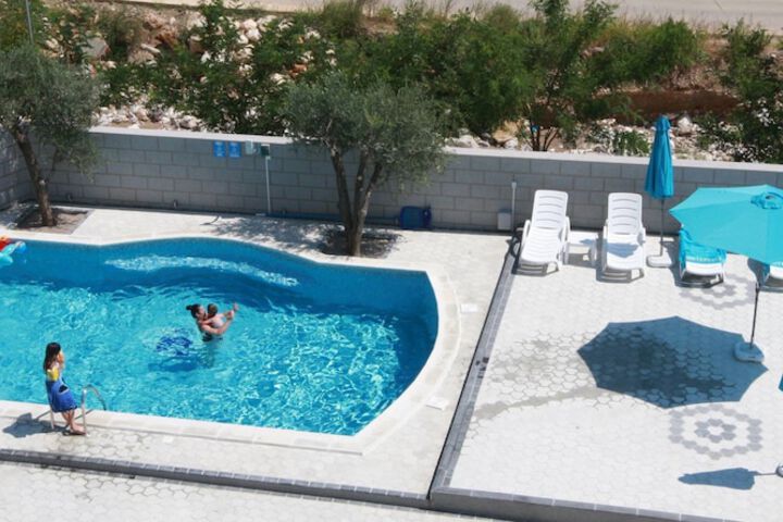 Pool 41 of 65