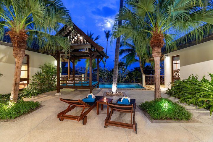 Sundeck 4 of 28