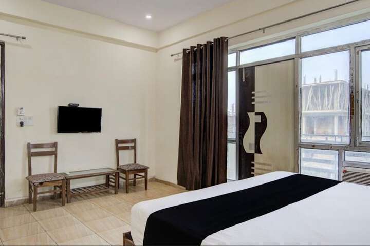 Room 4 of 7