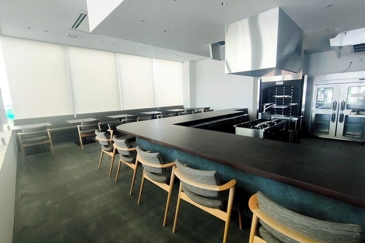 Dining 18 of 42