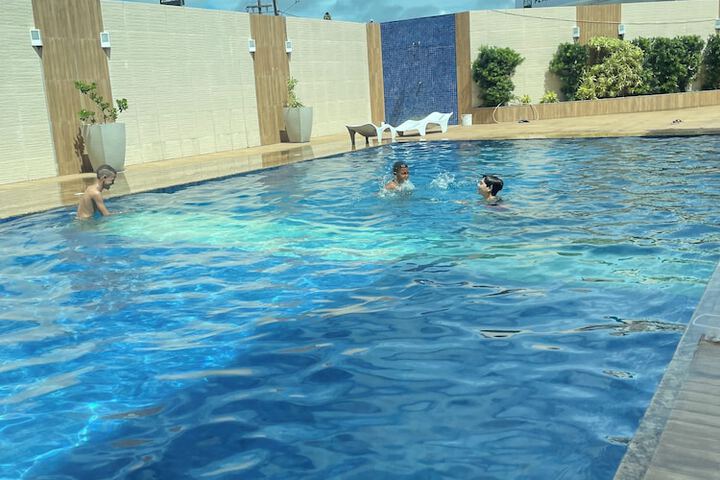 Pool 14 of 33