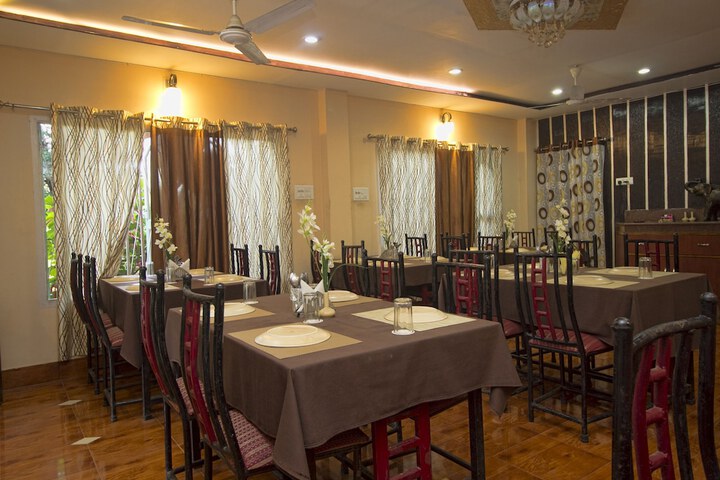 Dining 11 of 25