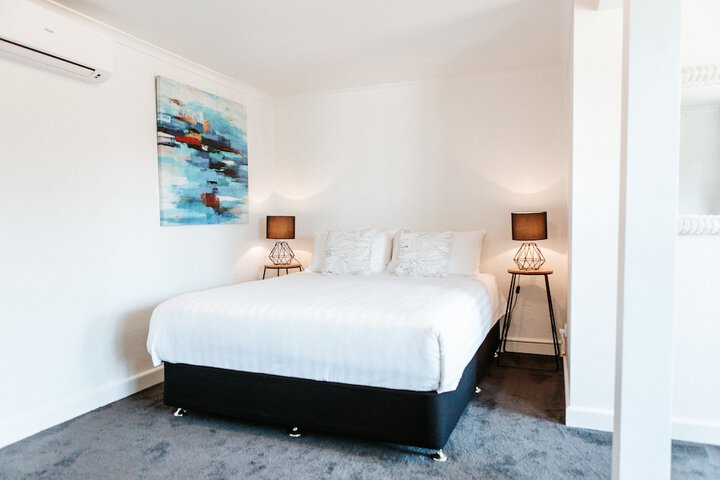 Room 4 of 38